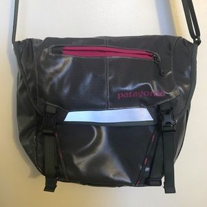 Patagonia messenger bag - brand new!